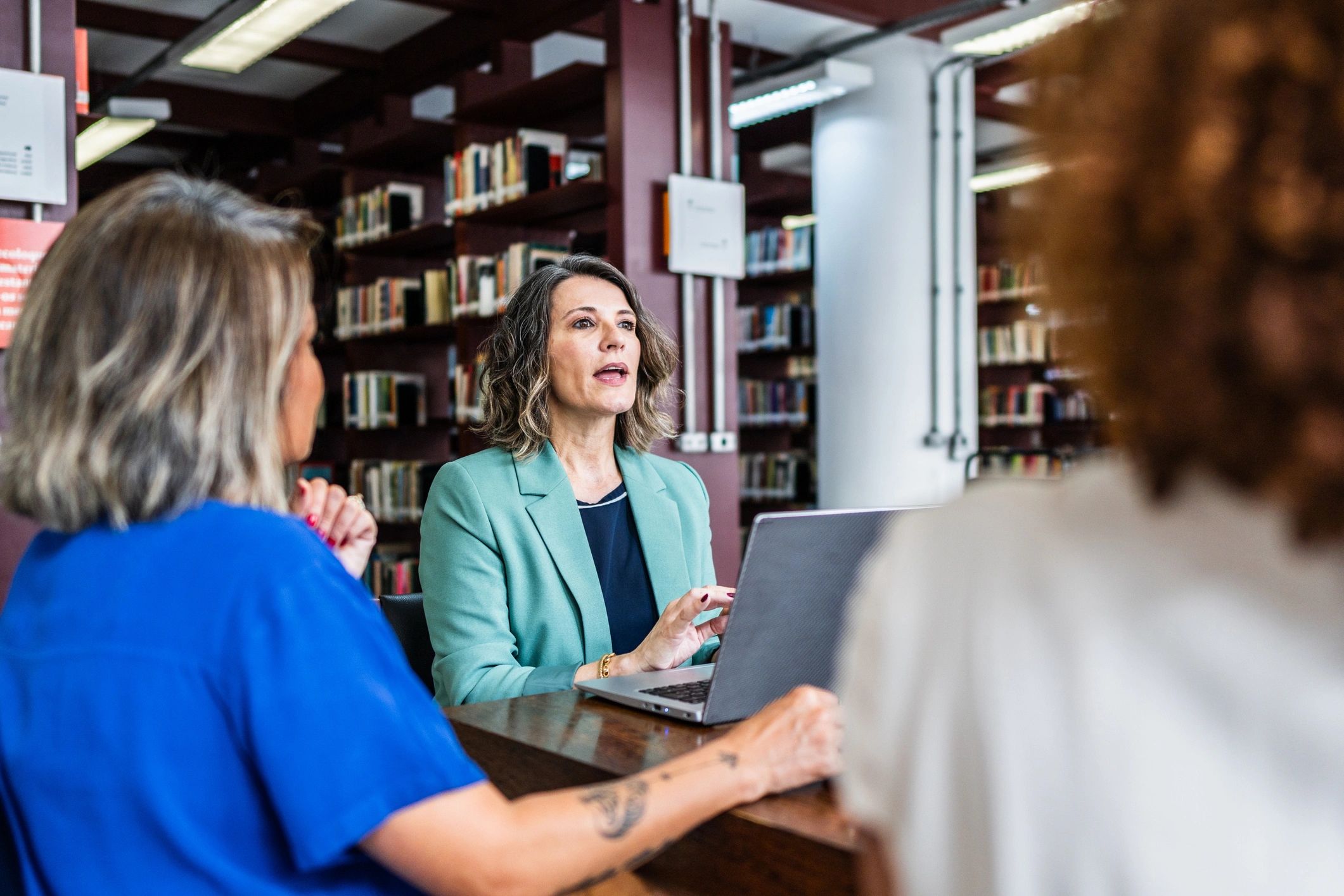 Collaborative discussion among professionals in a university-style setting